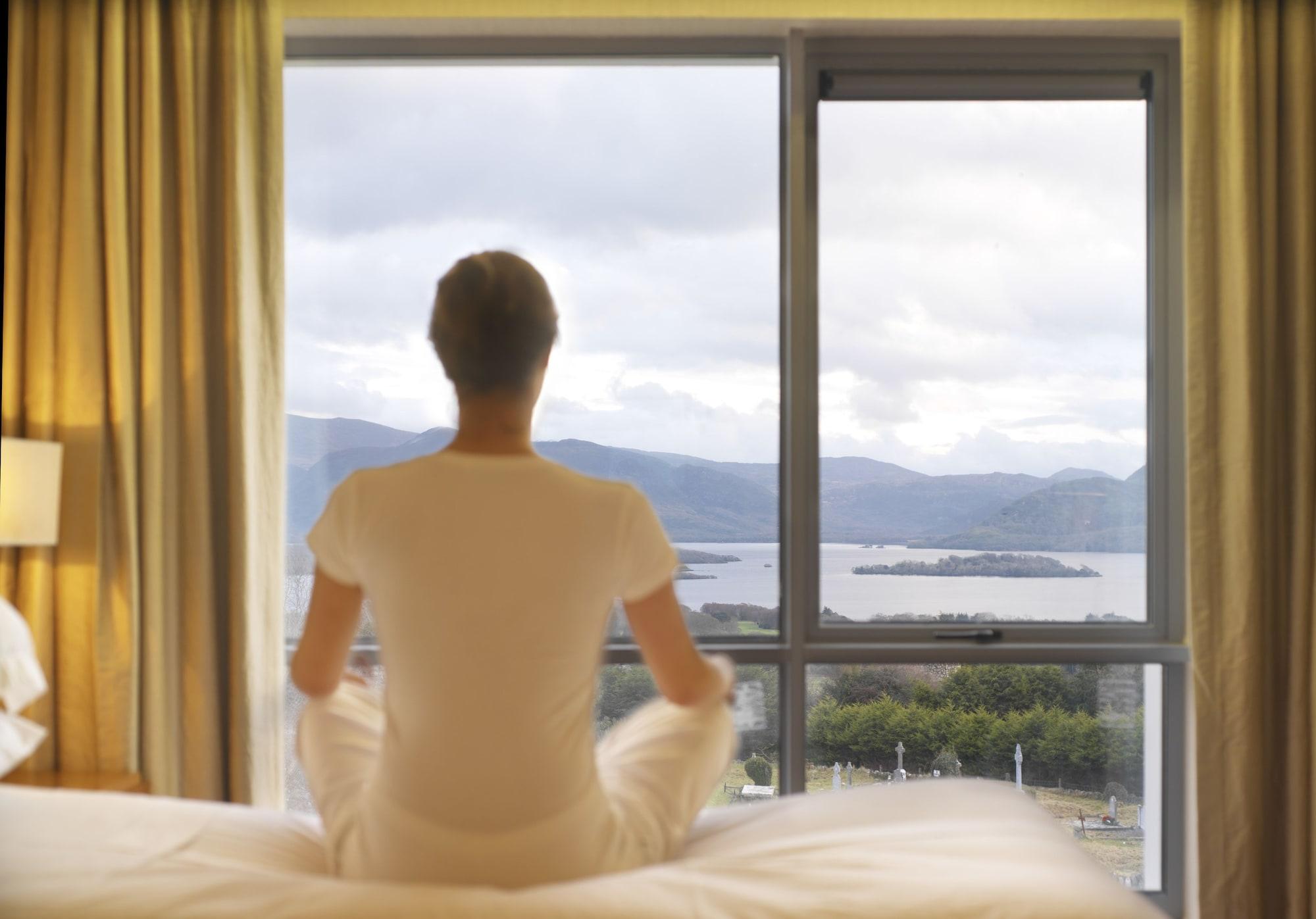 Aghadoe Heights Hotel & Spa Cill Airne Kültér fotó A woman meditating
