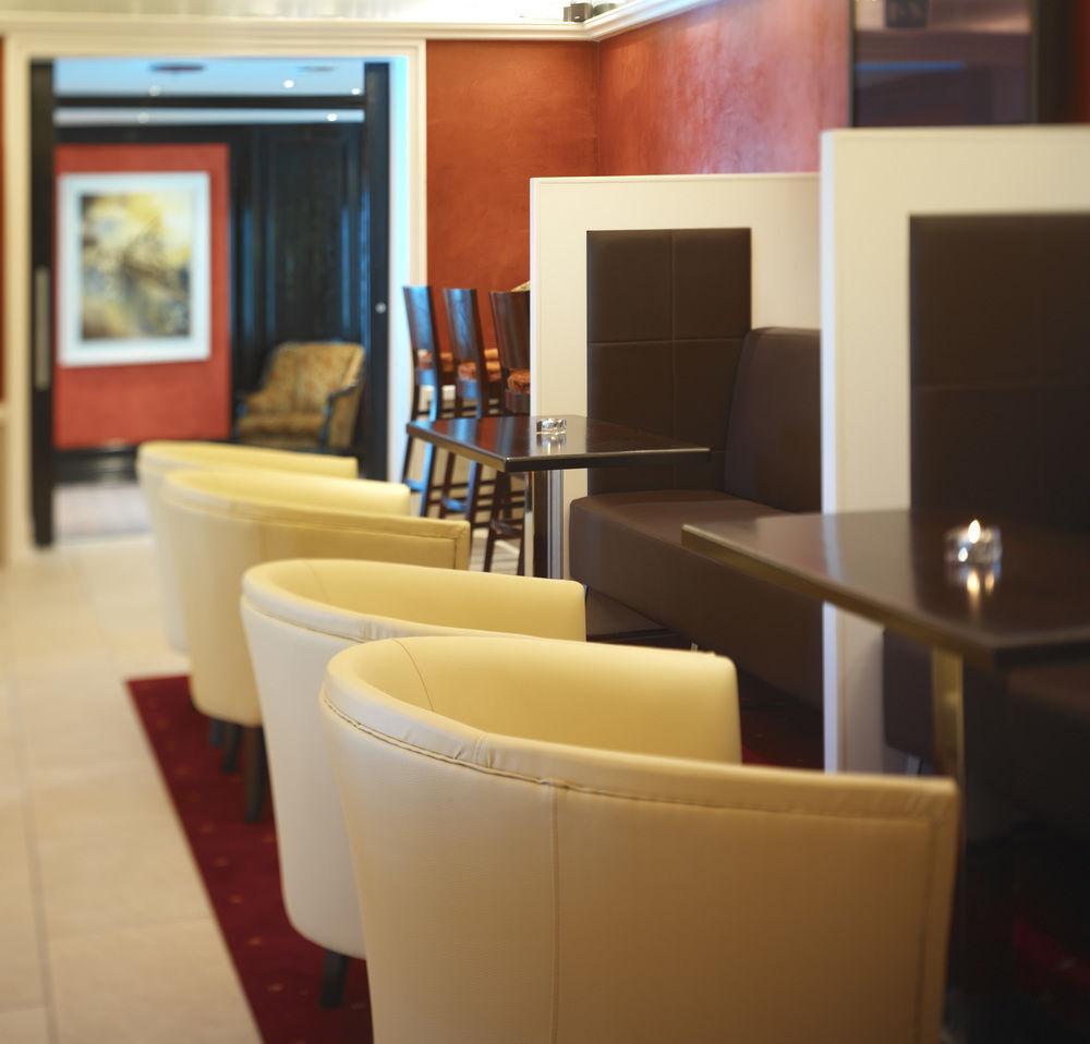 Aghadoe Heights Hotel & Spa Cill Airne Kültér fotó The lounge at the airport