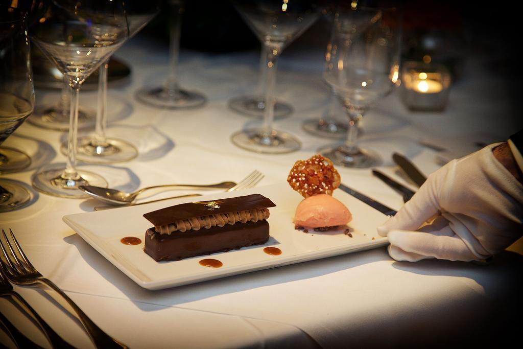 Aghadoe Heights Hotel & Spa Cill Airne Kültér fotó A chocolate dessert