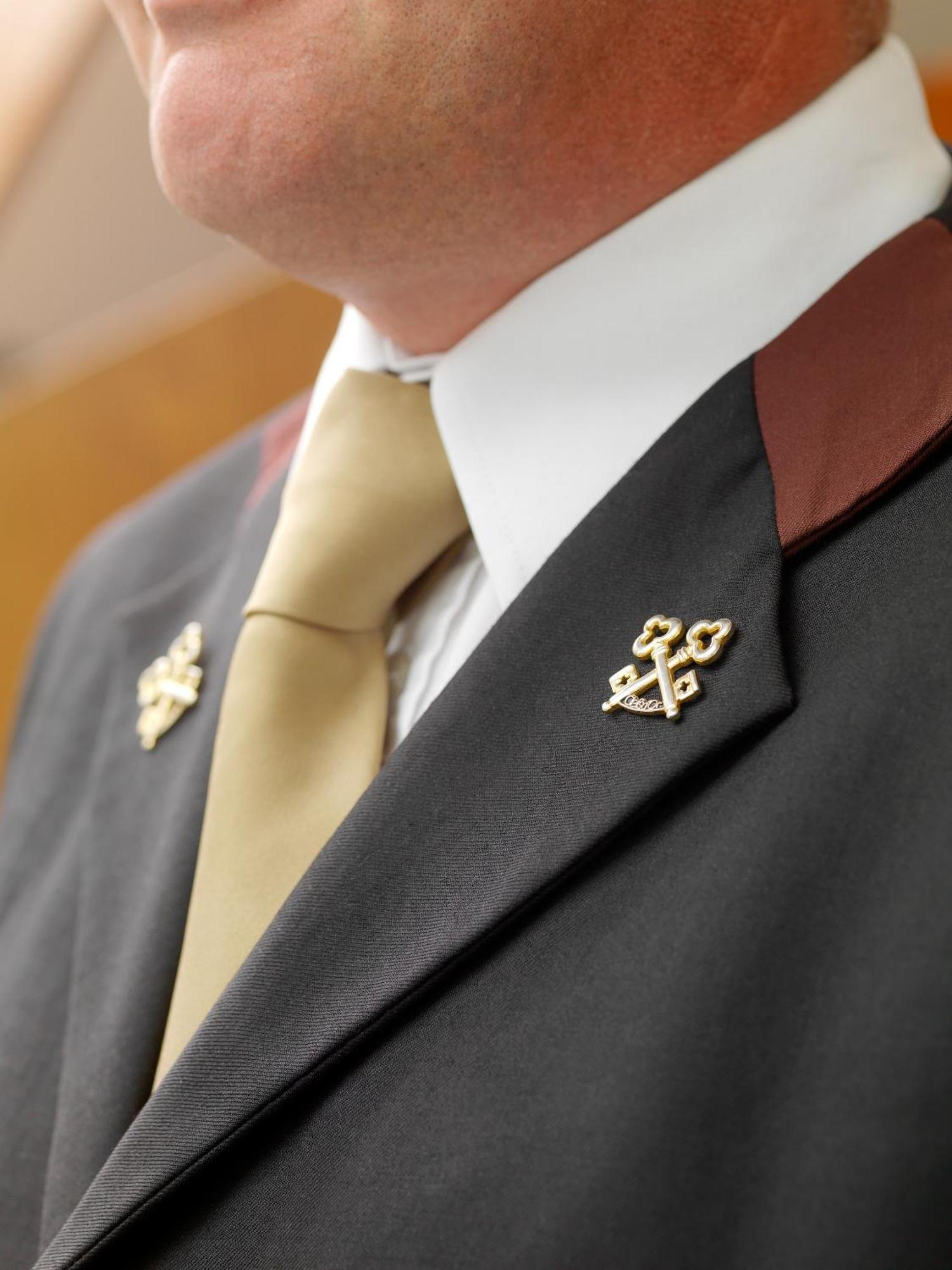Aghadoe Heights Hotel & Spa Cill Airne Kültér fotó The lapel pin of the Order of St Charles Borromeo