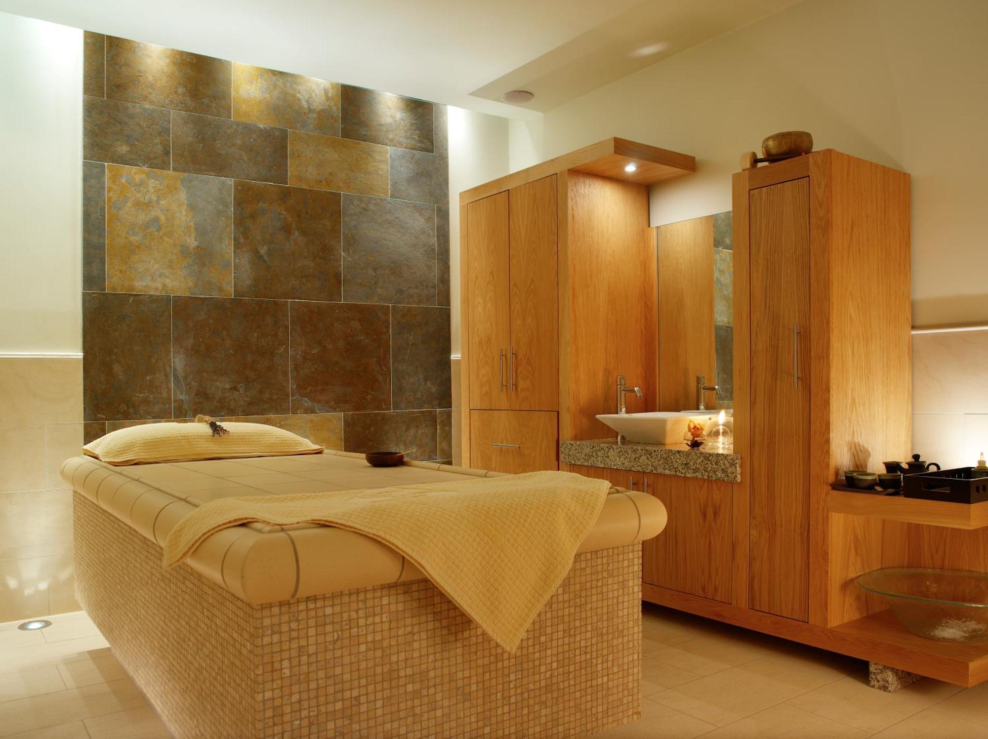 Aghadoe Heights Hotel & Spa Cill Airne Kültér fotó A treatment room at a spa
