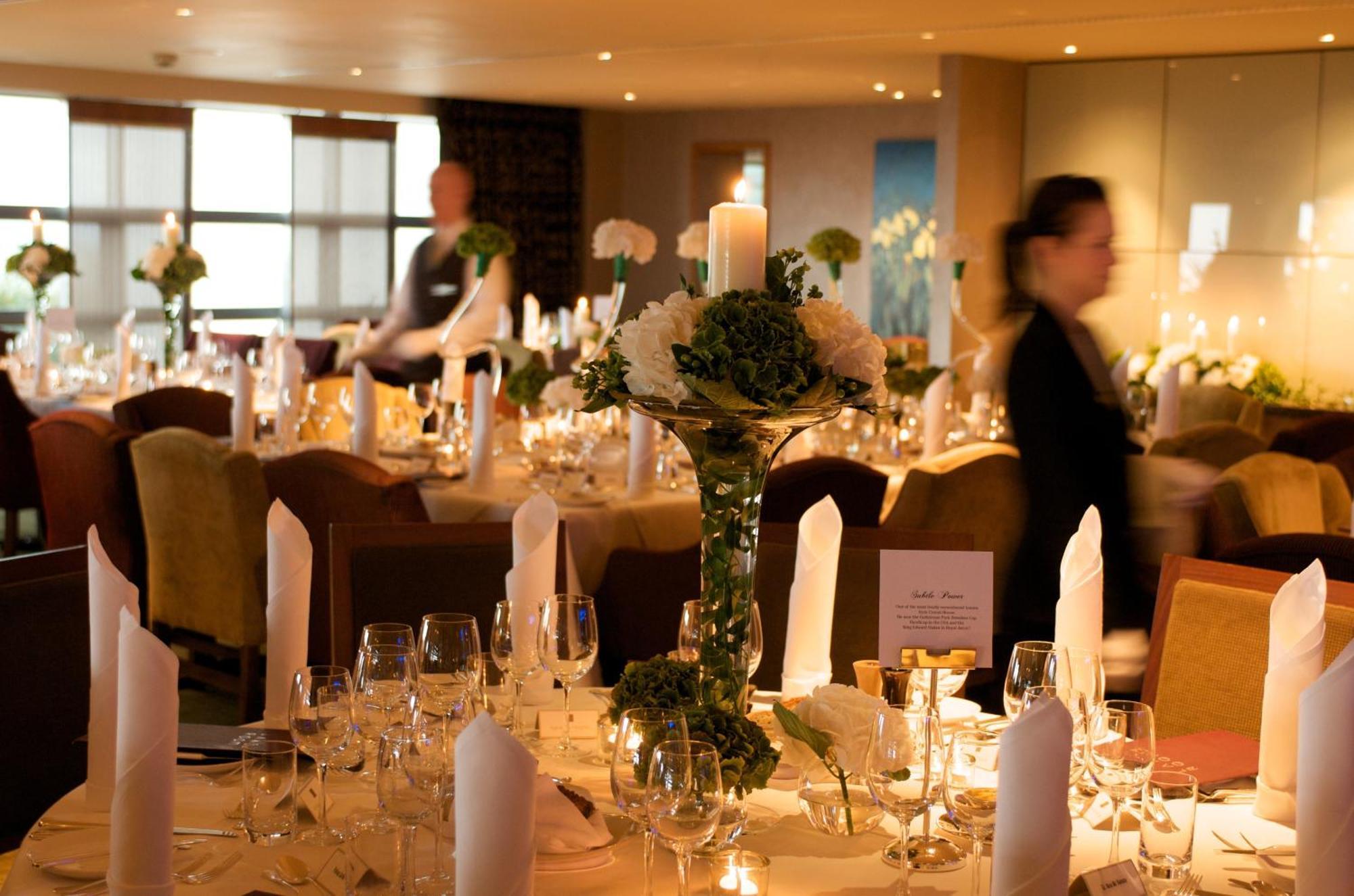 Aghadoe Heights Hotel & Spa Cill Airne Kültér fotó A wedding reception at the InterContinental London